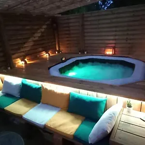  Hébergement de vacances Maisonnette Atypique France